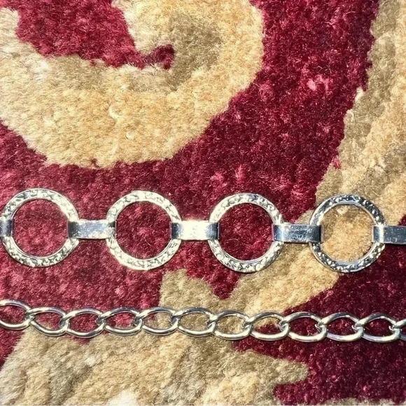 Women’s Silver Tone Chainlink Lightweight Circle Belt OS Fits Most - Picture 3 of 13